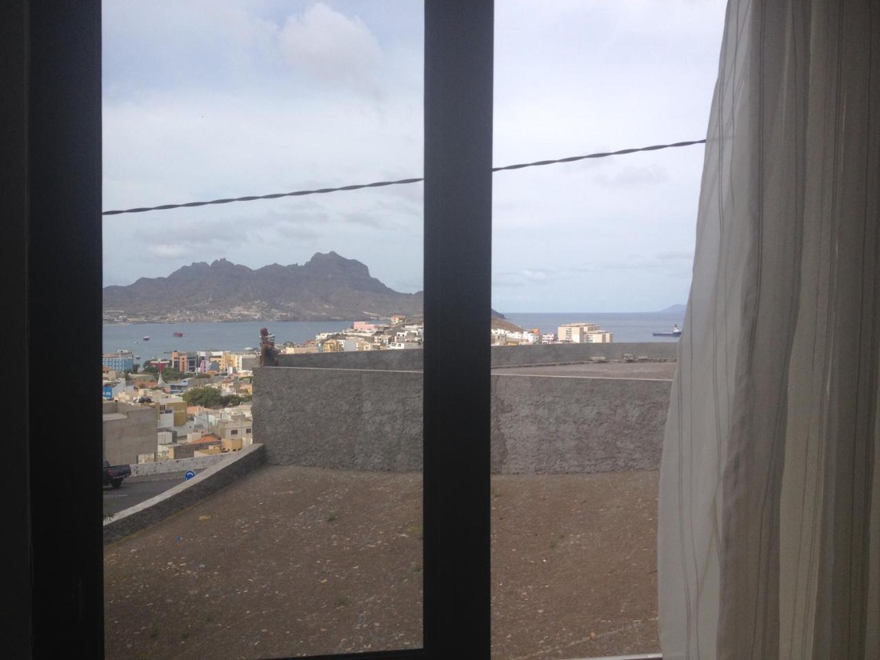 Residencial Monte Cara Bed & Breakfast Mindelo Exterior photo